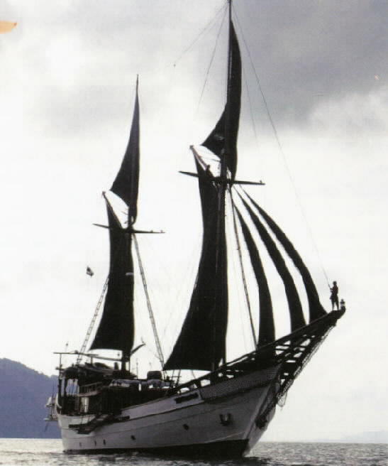 Mitologi Perahu Phinisi